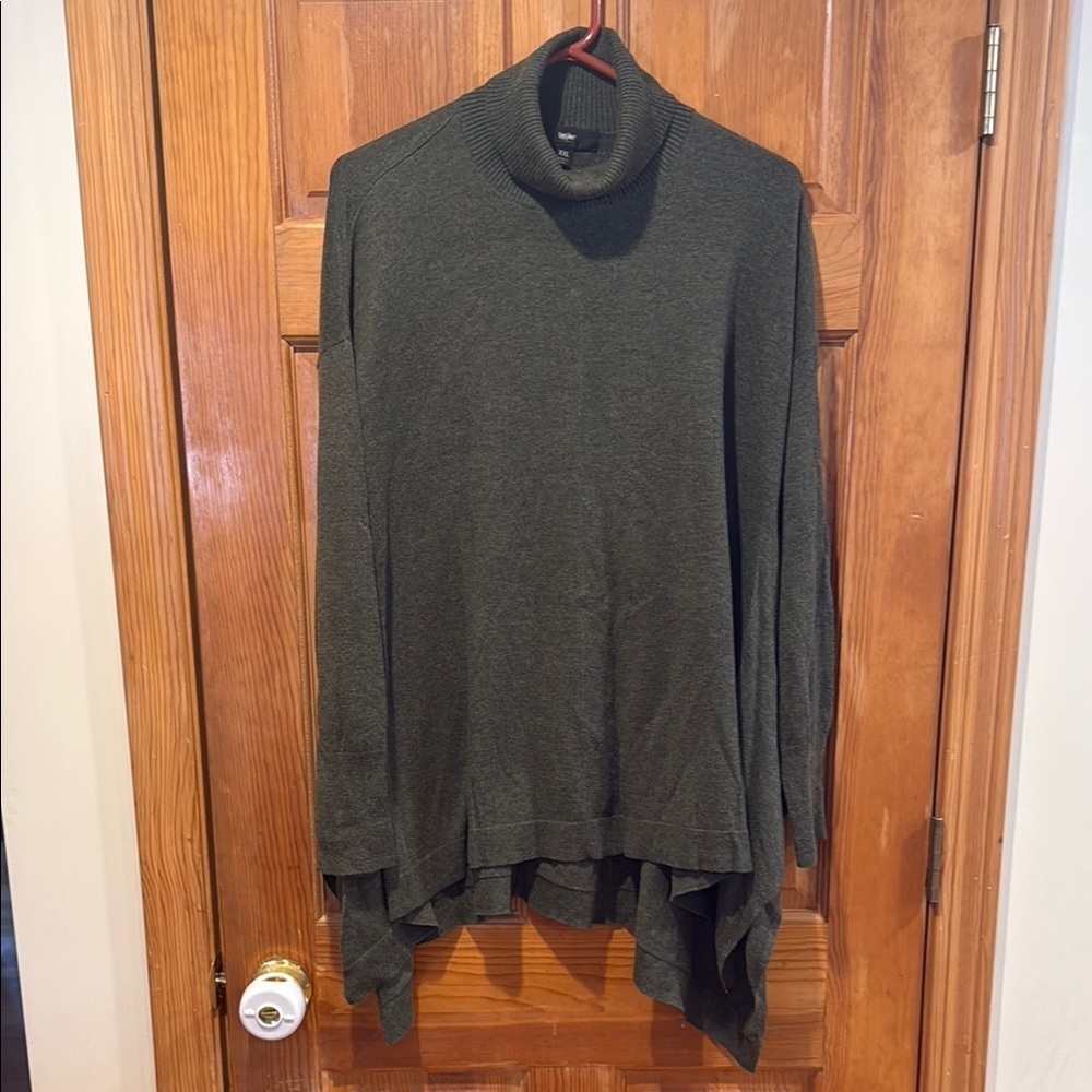 Mossimo women’s turtle neck green sweater size XXlarge.